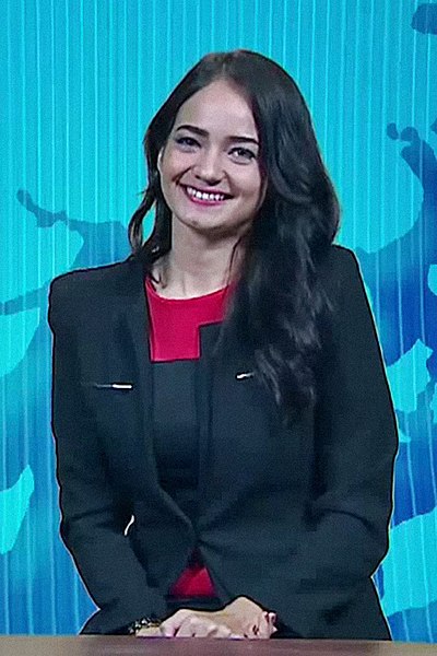 File:Enzy Storia on Comedy Night Live Netmediatama.jpg