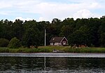 Ett hus på Eriksberg, utanför stängslet som inhägnar naturreservatet.