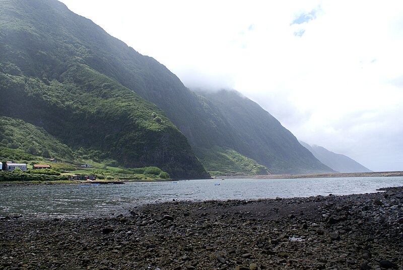 File:Fajã de Santo Cristo, lagoa 2, Calheta, ilha de São Jorge, Açores.JPG