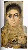 Portretul mumiei unei femei tinere; 100-150 d.Hr.; lemn de cedar, pictura encaustică și aur; înălțime: 42 cm, lățime: 24 cm; Luvru