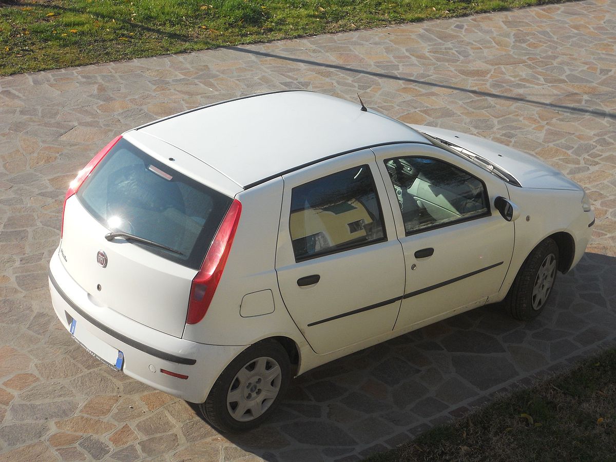 File:Fiat Punto 188 facelift 3door & 5door.JPG - Wikipedia