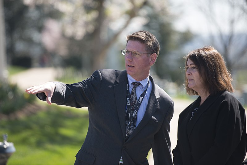 File:First Lady of New Zealand lays a wreath at the Tomb of the Unknown Soldier in Arlington National Cemetery (26070407551).jpg