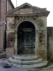 La Fontana Vecchia (1830), il più antico monumento esistente a Villa