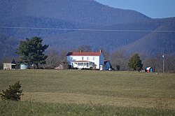 Forest Hill dengan Blue Ridge behind.jpg