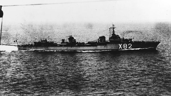 French destroyer Le Malin underway c1940.jpg