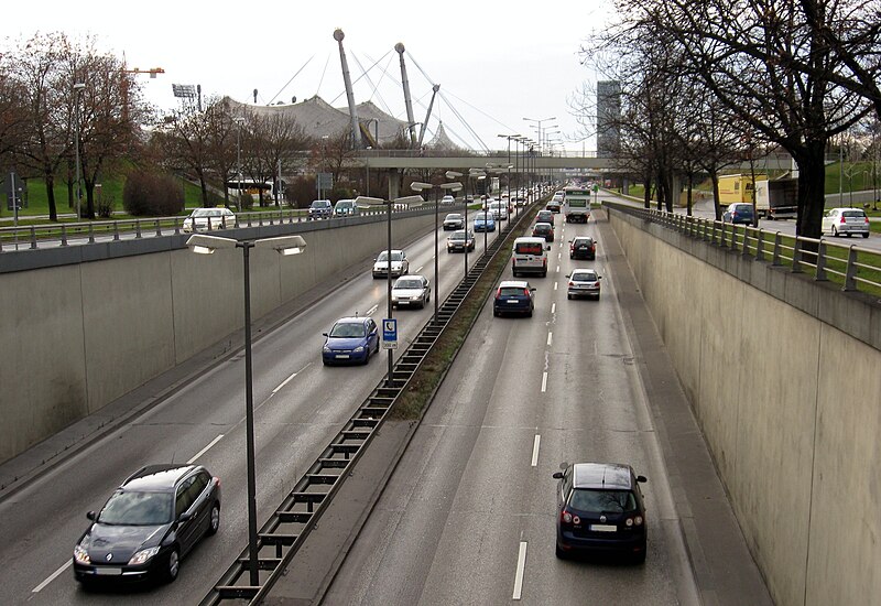 File:Georg-Brauchle-Ring vs Lerchenauer Strasse 2009-11.jpg