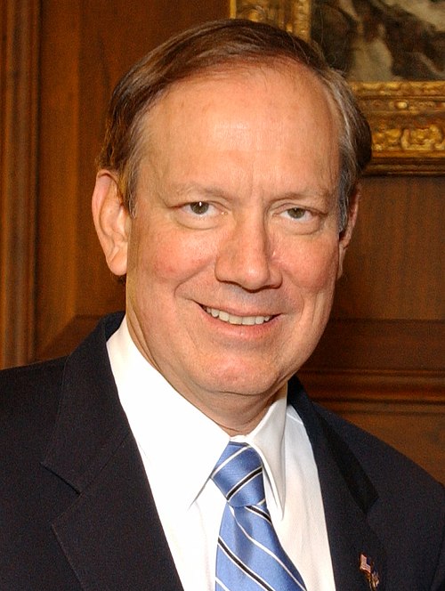 Image: George Pataki 2004 (cropped)