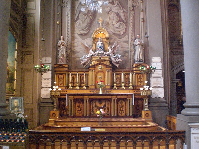 File:Gesu Lady side chapel, Montreal.JPG