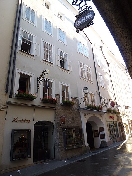 File:Getreidegasse 18-20, Salzburg.jpg