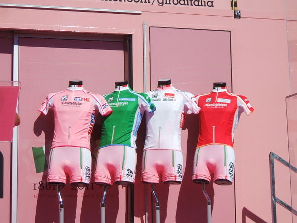 In 2011, a red jersey (right) was used for the leader of the points classification.