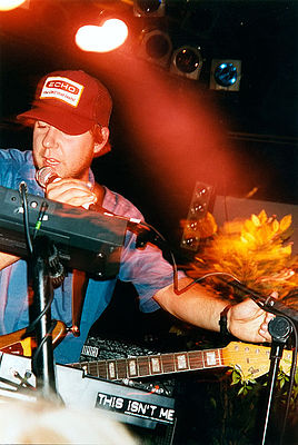 Джейсон Литл, фронтмен группы Grandaddy, на концерте в Лондоне в 1998 году