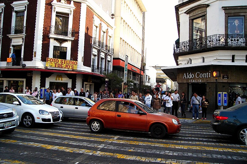 File:Guadalajara Jalisco street corner crossing, 2006 B.jpg