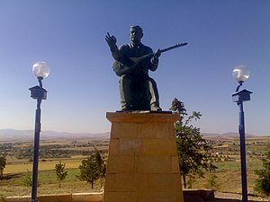 Aşık Mahsuni Şerif's statue in Hacıbektaş, Turkey