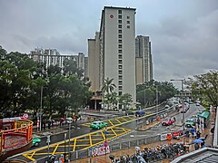 HK 上水 Sheung Shui 彩園邨 Choi Yuen Estate name sign 彩園路 Choi Yuen Road Feb-2014 view from MTR Station rainy day.JPG