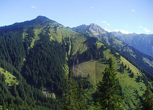 Hahnenkamm from the northwest, behind the Gaichtspitze