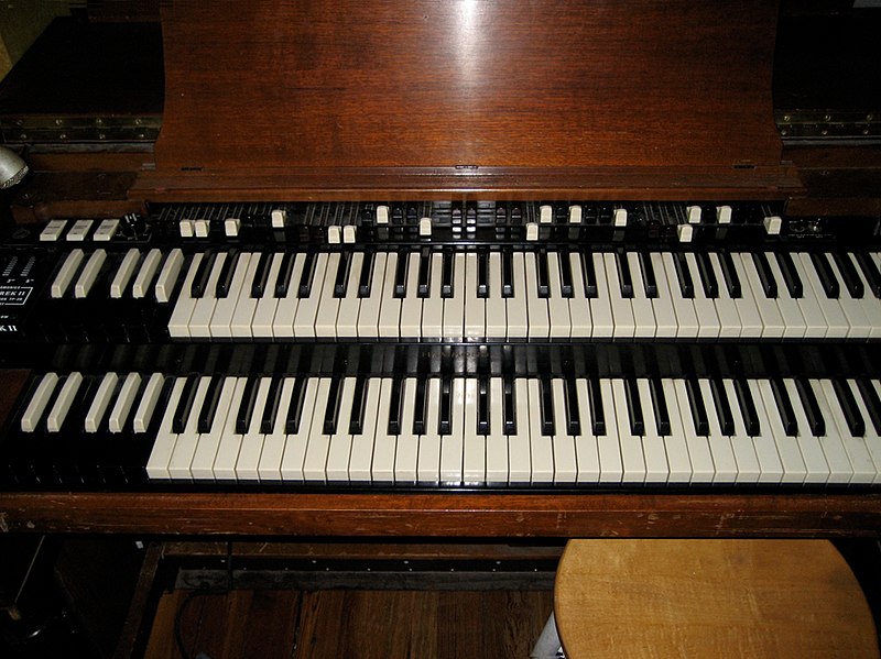 File:Hammond B2 (closeup).jpg