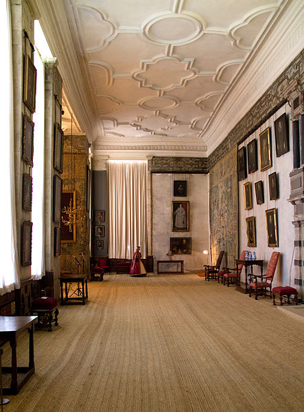 File:Hardwick Hall Long Gallery 1 (6881710528).jpg