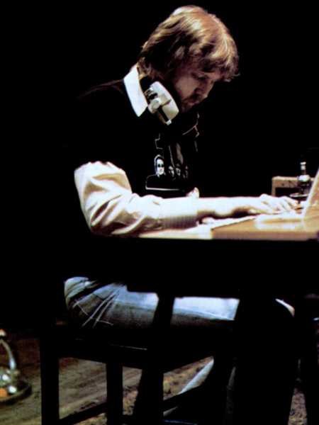 File:Harry Nilsson (1974) (tall).png