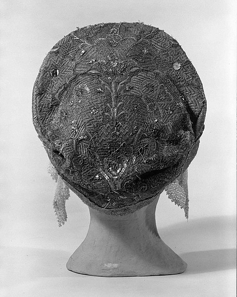 File:Headdress MET 31.470 back bw.jpeg