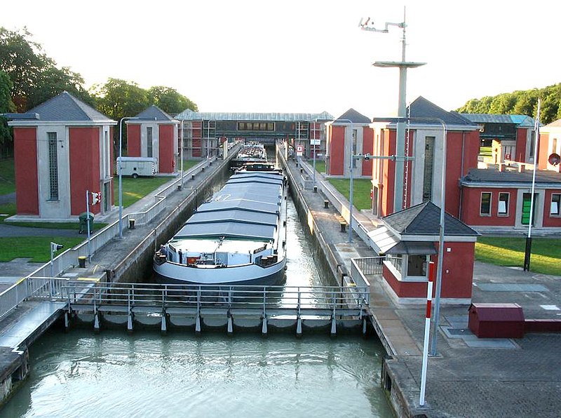 File:Hindenburgschleuse hannover-anderten.jpg