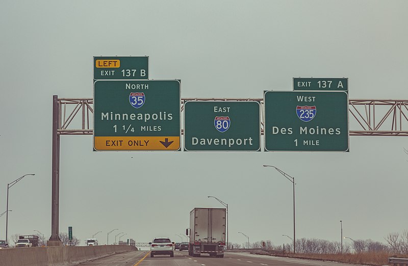 File:I-35 - I-80 - I-235 Freeway Signs, Des Moines, Iowa (24475790262).jpg