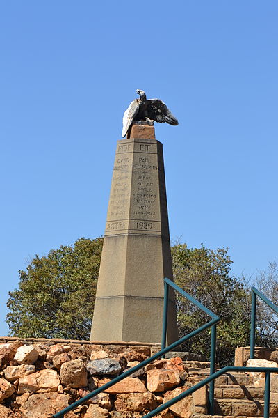 File:IRENE Cornwall Hill Military Monument 009.jpg