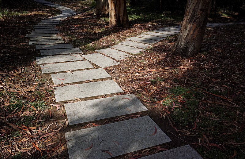 File:Intersection of walking paths, Quinta das Conchas e dos Lilases, Lisbon, Portugal julesvernex2.jpg