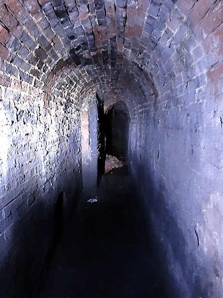 File:Into the chimney (18).jpg