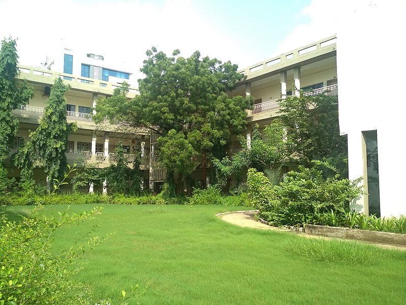 File:J.H. Ambani Saraswati Vidyamandir 1.jpg