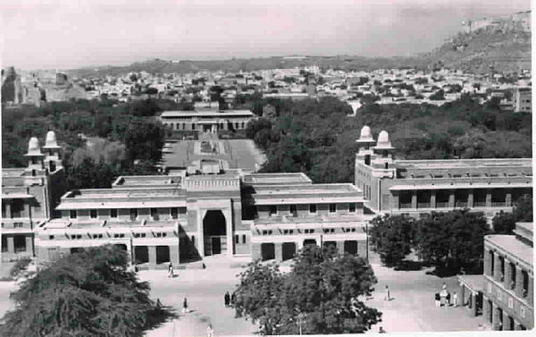View of the Rajasthan High Court, Sardar museum in Umaid Park and upper right is Jodhpur fort in 1960.