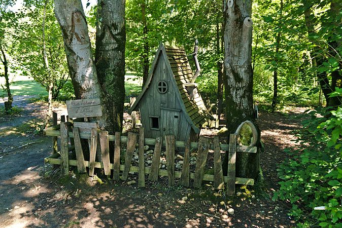 English: Alice House in the botanical garden "Jardin des Martels". Français : Cabane d'Alice dans le jardin botanique « Jardin des Martels ».