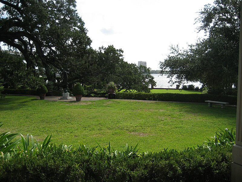 File:JaxvilleCummerYardSept07LawnRiver.jpg