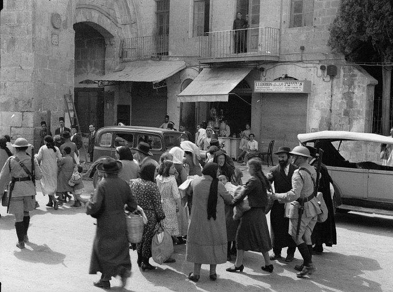 File:Jews evacuate the Old City, 1936.jpg