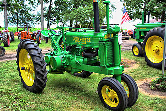 John Deere Model GP mit Crop Row Vorderachse