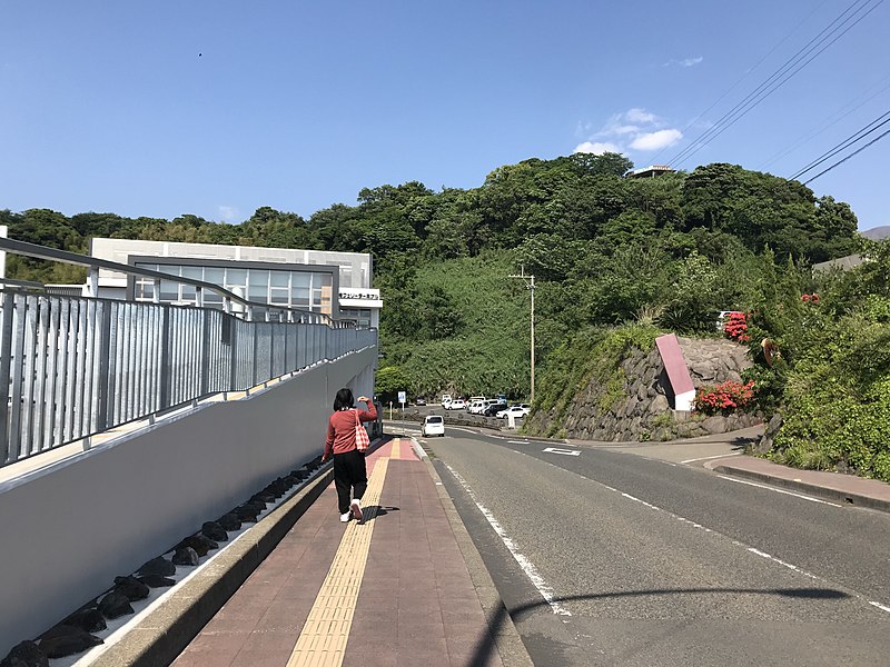 File:Kagoshima Prefectural Road No.26 in front of Sakurajima Port Ferry Terminal 2.jpg