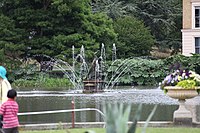 A 1/320 s exposure showing individual drops on fountain at Royal Botanic Gardens, Kew