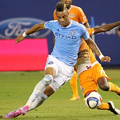 Khiry_SHelton_NYCFC_vs._Houston_Dynamo-_5-30-2015_%28cropped%29.jpg