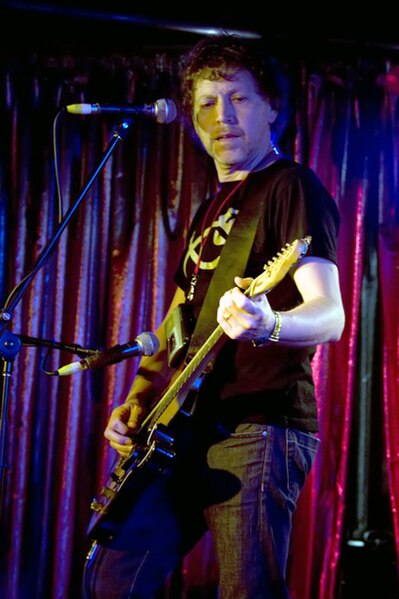 Salmon performing with the Surrealists, Ding Dong Lounge, Melbourne, 2008