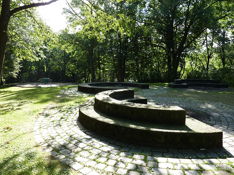 File:Klophaus-Park, Wuppertal 1.jpg