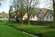 Historischer Ortskern mit Stadtmauer und Kleiner Emmer