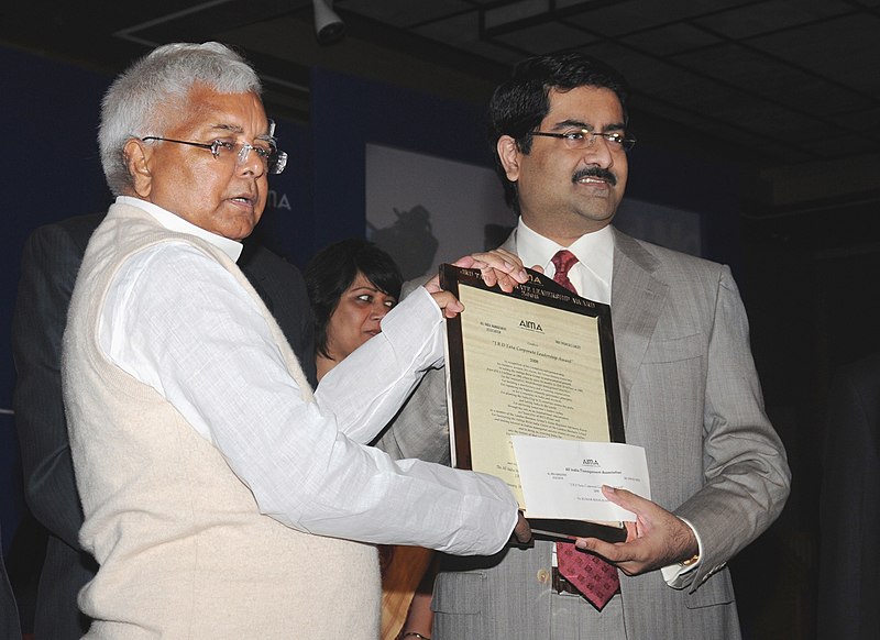 File:Lalu Prasad presenting the JRD Tata Corporate Leadership Award to Shri Kumar Mangalam Birla, Chairman, Aditya Birla Group, Mumbai, at the Foundation Day of All India Management Association (AIMA), in New Delhi.jpg