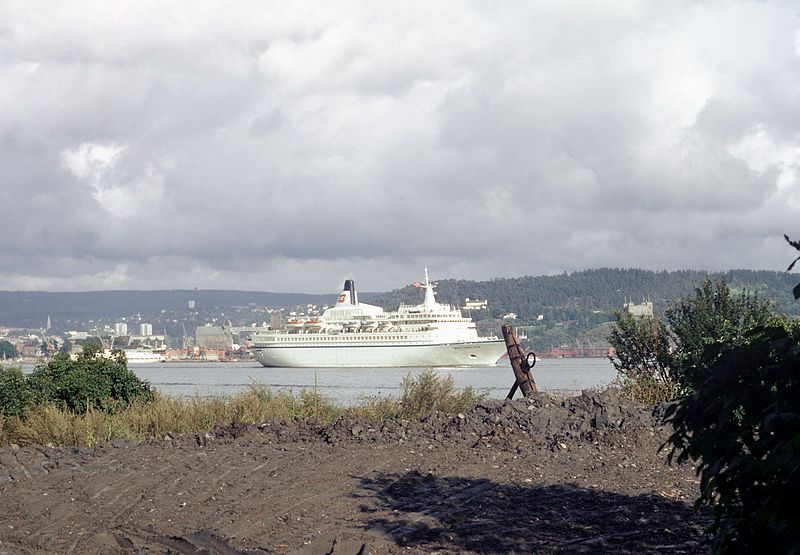 File:Le paquebot de croisière Royal Viking Star.jpg