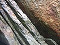 Français : Les grottes de Morgat 36 (grotte Sainte-Marine, roches stratifiées à fort pendage)