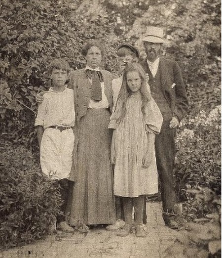 Louise and Kenyon Cox and family, about 1906 jpg.jpg