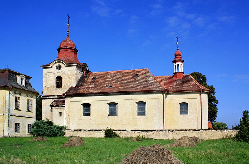 File:Luštěnice, church 3.jpg