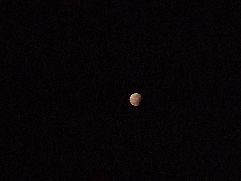 File:Lunarelcipse.barcelona.12312009.jpg