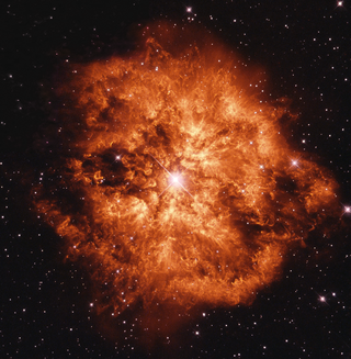 Wolf-Rayet-stjärnan WR-124 med omgivande planetnebulosa M1-67 (foto taget av Hubble-teleskopet)