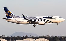 Magnicharters Boeing 737-3H4 (XA-VDD) di bandara Internasional Mexico City Airport.jpg