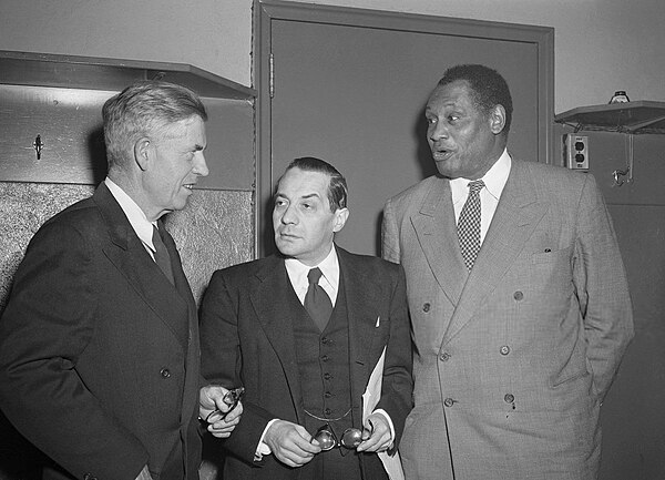 Henry Wallace and Paul Robeson flank Marcantonio just before an American Labor Party rally at Madison Square Garden, 1949