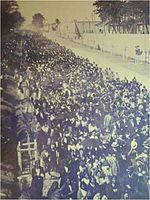 Manifestación unionista del 11 de marzu de 1920. N'acometiendo violentamente contra esta manifestación el gobiernu de Estrada Cabrera empezó a taramellase.